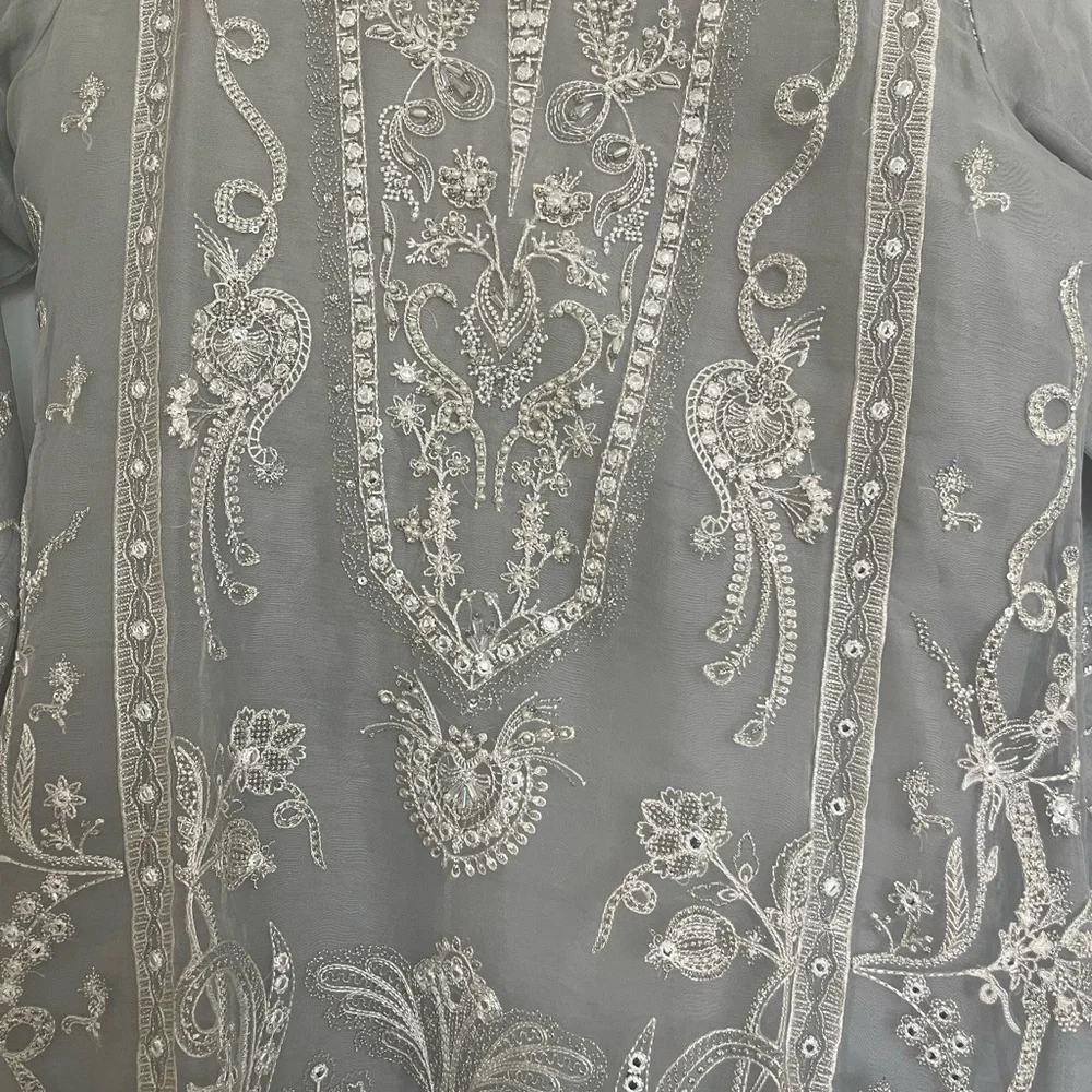 Pakistani Suit size Medium - Picture 2 of 4